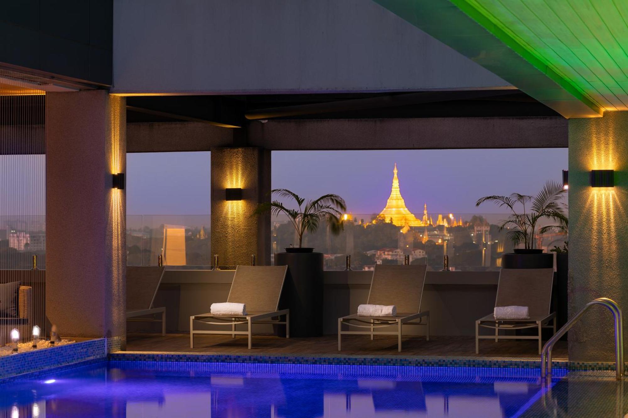 Yangon Thanlwin Hotel Екстериор снимка