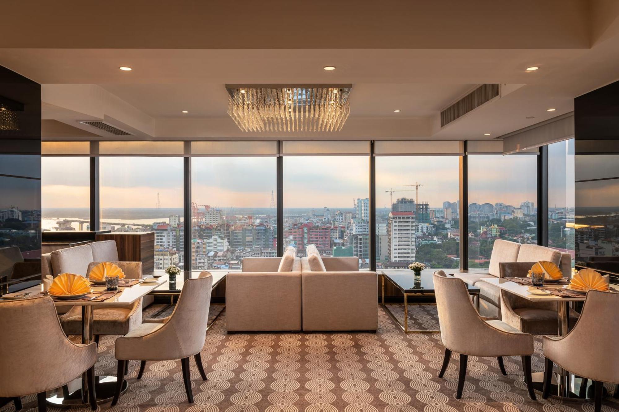 Yangon Thanlwin Hotel Екстериор снимка