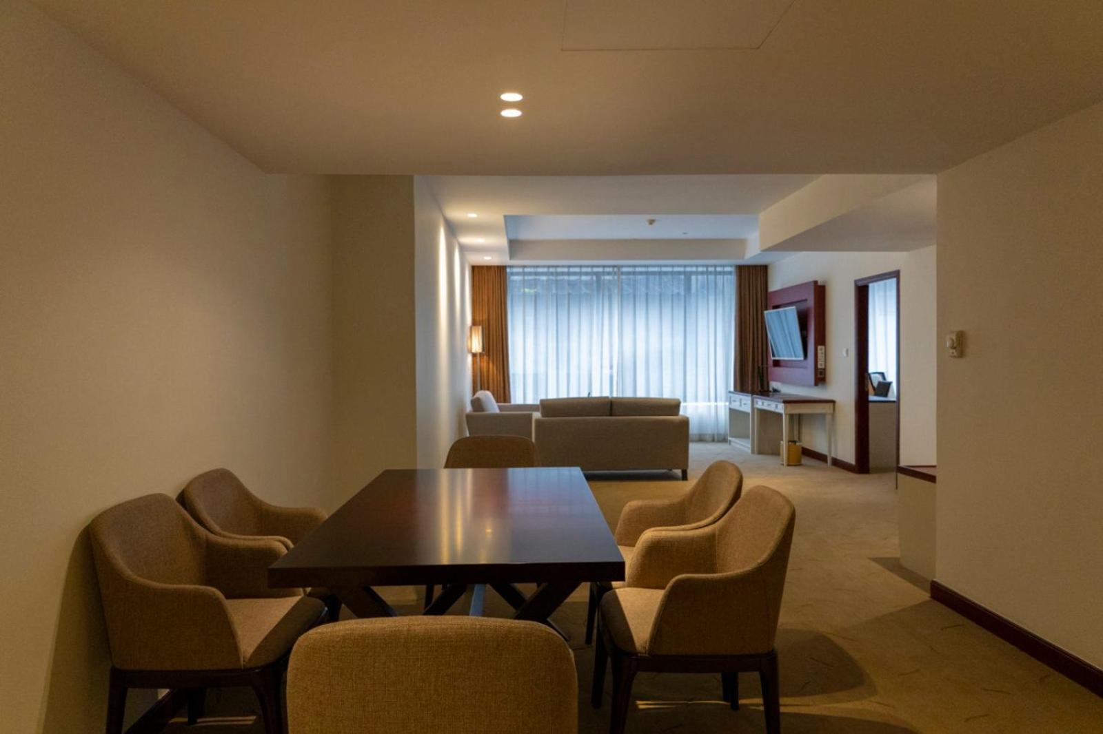 Yangon Thanlwin Hotel Екстериор снимка